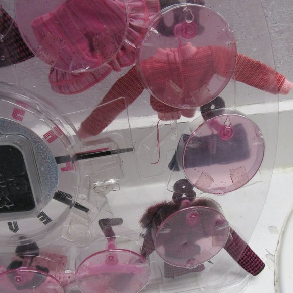 Barbie Fashion Fever Clock - Picture 13 of 16